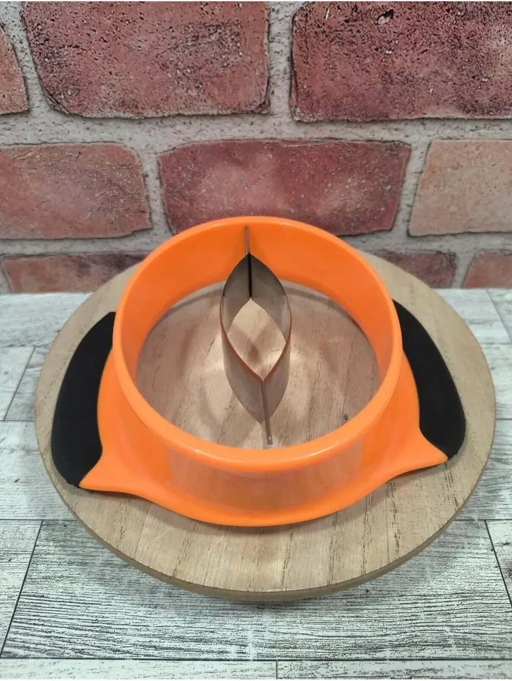 OXO Good Grips Mango Slicer Splitter Corer Orange Silicone Handles Cutting Tool